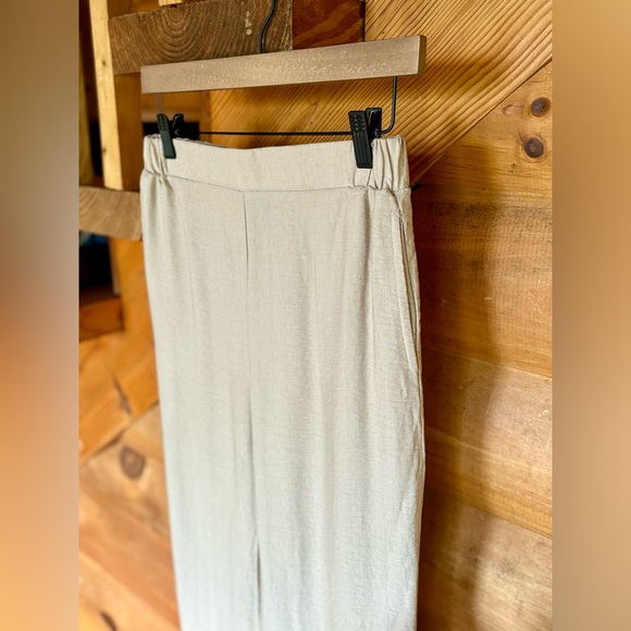 Neutral Flowy Pant - Picture 3 of 4